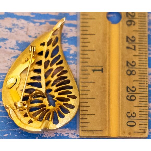 Vintage Art Nouveau Elven Leaf Spiral Gold Tone Brooch - L32 - Picture 2 of 2